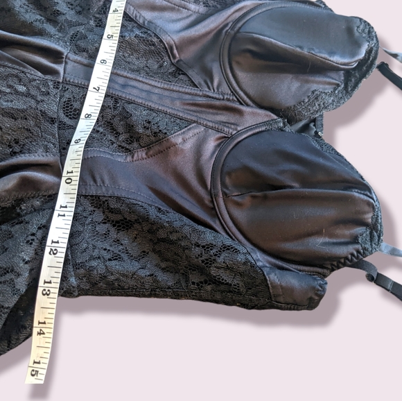 Guess black lace peek a boo corset style dress. Size 6 - Picture 4 of 11